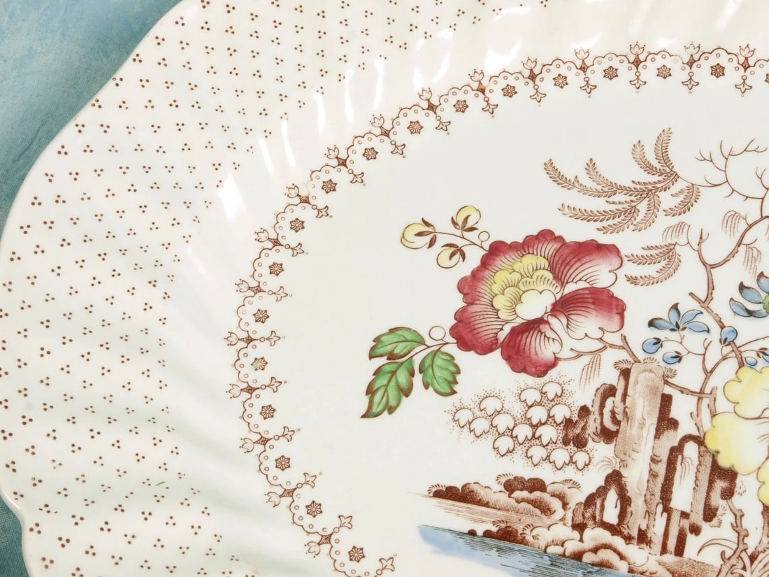 Royal Doulton GRANTHAM 13 1/4"Oval Serving Platter 1934-64 VINTAGE: This is a gorgeous Oval Platter, from the Royal Doulton Grantham collection - Made in England. This pattern has been discontinued, it was originally manufactured between 1934-1964 The items of this pa