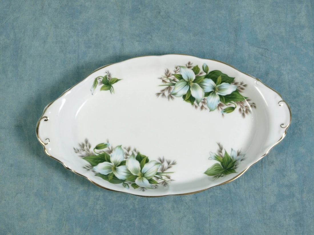 Royal Albert Trillium Regal Snack TRAY Platter Oval Classy Gold white green (1 of 4)