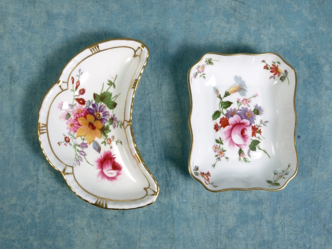 Royal Crown Derby Posies Bonbon Nuts Serving Dish Trinkets 1921-38: This is very rare and absolutely stunning set of 2 Bonbon/Nut Serving Dishes/Trinkets from the famous Derby Posies Collection by Royal Crown Derby The has the perfect floral which contains all that is