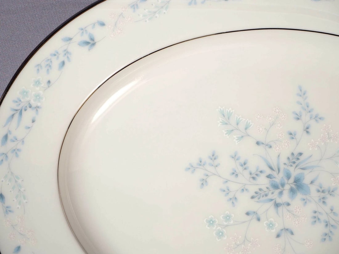 VINTAGE NORITAKE CAROLYN Oval Meat Serving Platter Silver Platinum: This very beautiful oval Platter is made by Noritake in Carolyn pattern. The pattern was made between 1970 and 19994s. The pattern blue and pink flowers, silver inner line and Silver/Platinum rim. The