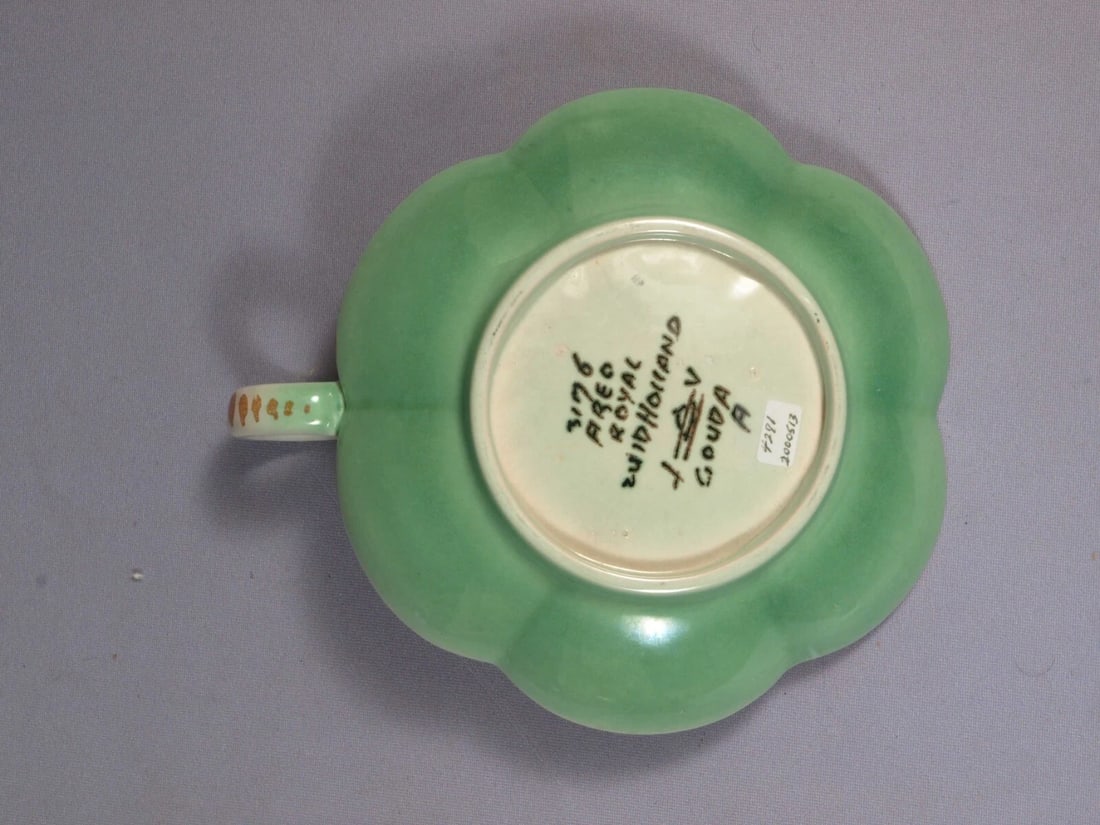 Royal Zuid-Holland Gouda Handled Scalloped Candy Dish Nappy Ares Antique - 4