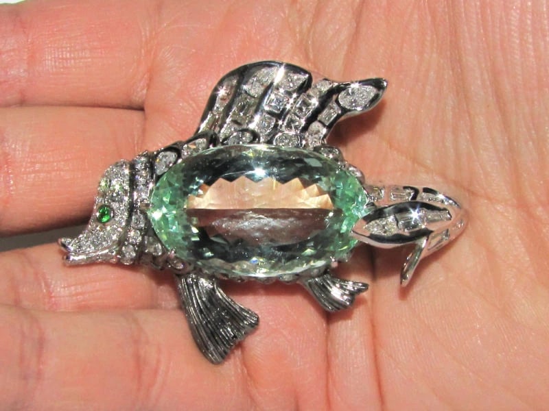 GIA 57.37CT NATURAL GREEN BERYL FISH BROOCH PENDANT 18kt** - 10