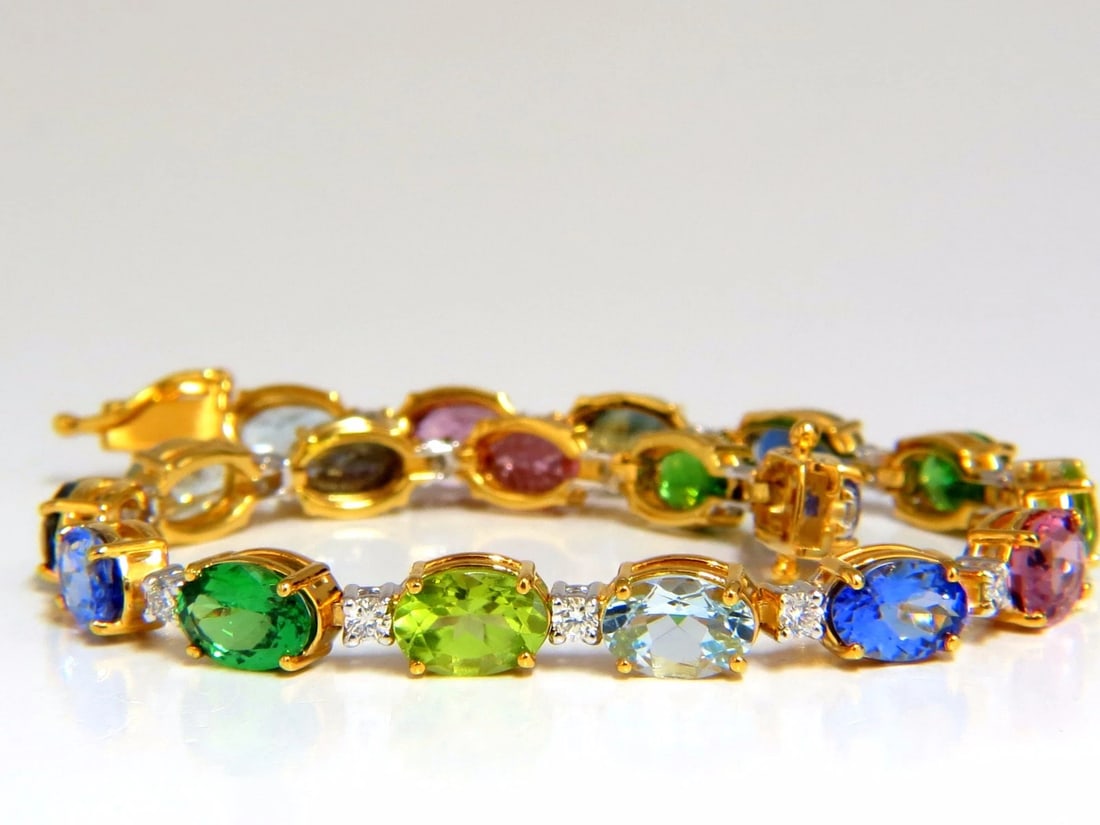15.17ct natural Tsavortie Spinel Tanzanite Aquamarine Sapphire Bracelet 14kt**: Title: 15.17ct natural Tsavortie Spinel Tanzanite Aquamarine Sapphire Bracelet 14kt** Description: Spring Color Palette. 14.52ct. Natural Tsavorites, Spinels, Tanzanite, Aquamarine, sapphires & .65ct 
