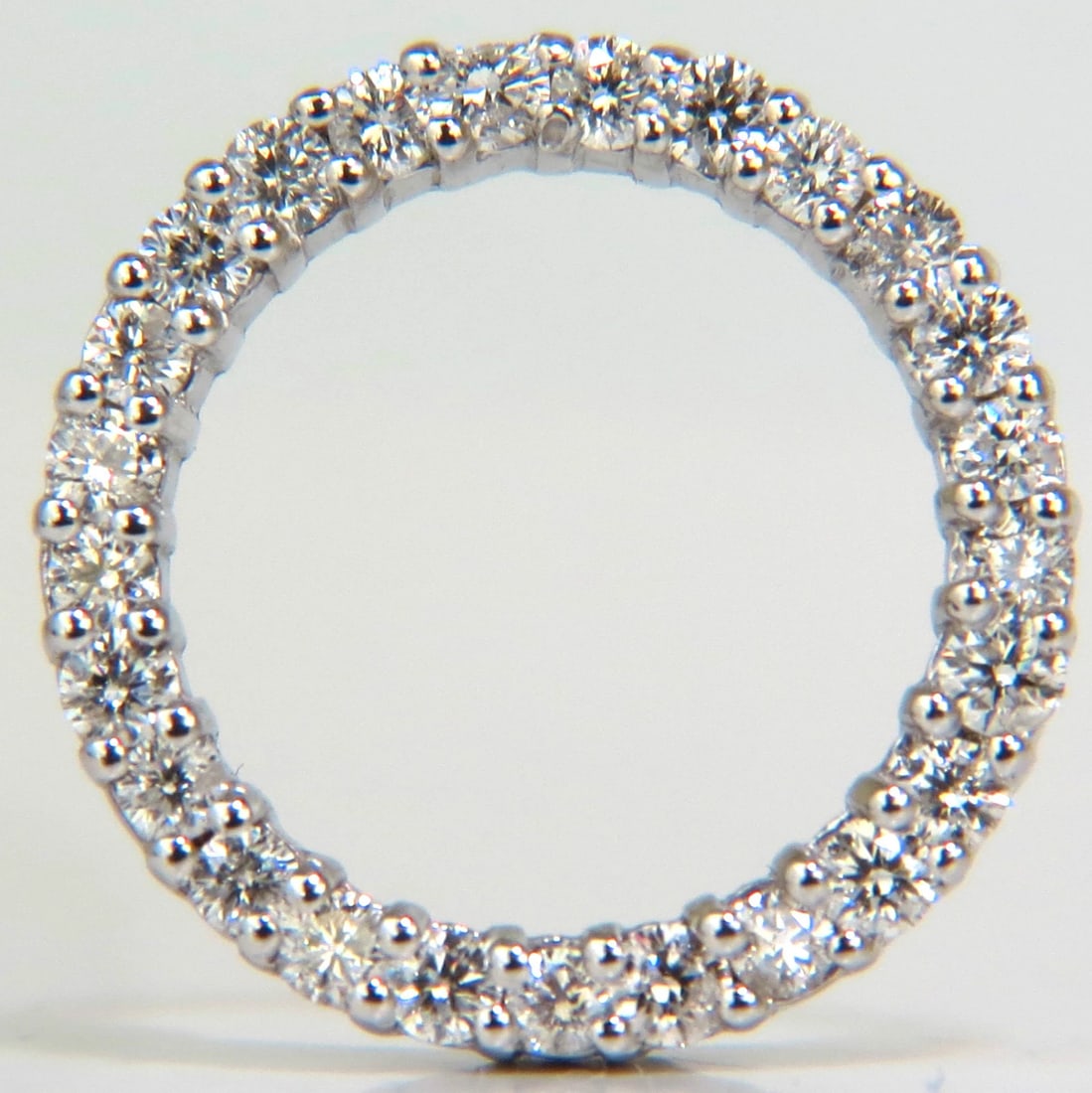 1.00CT DIAMONDS CIRCLE PENDANT FULL CUT G/VS 14KT+**: Title: 1.00CT DIAMONDS CIRCLE PENDANT FULL CUT G/VS 14KT+** Description: 1.00ct. Diamonds Classic circle pendant Full cuts, G-color, Vs-2 clarity .74 inch / 18.8mm diameter 3.1mm depth. 14kt. white go