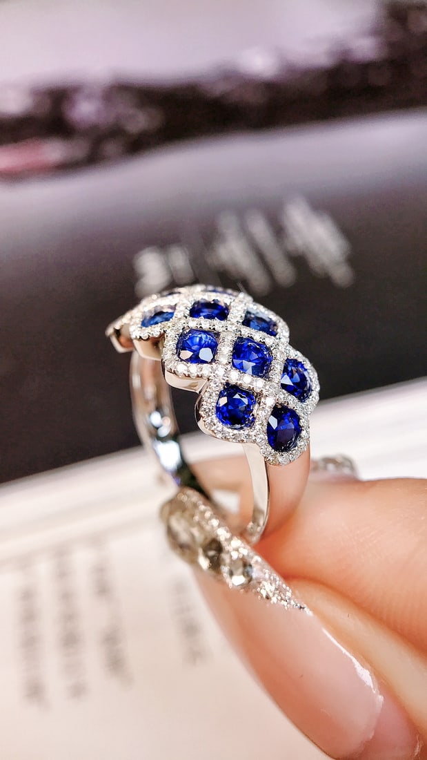 14K GOLD 2.50 CTW VIVID BLUE NATURAL SAPPHIRE & DIAMOND RING - 5