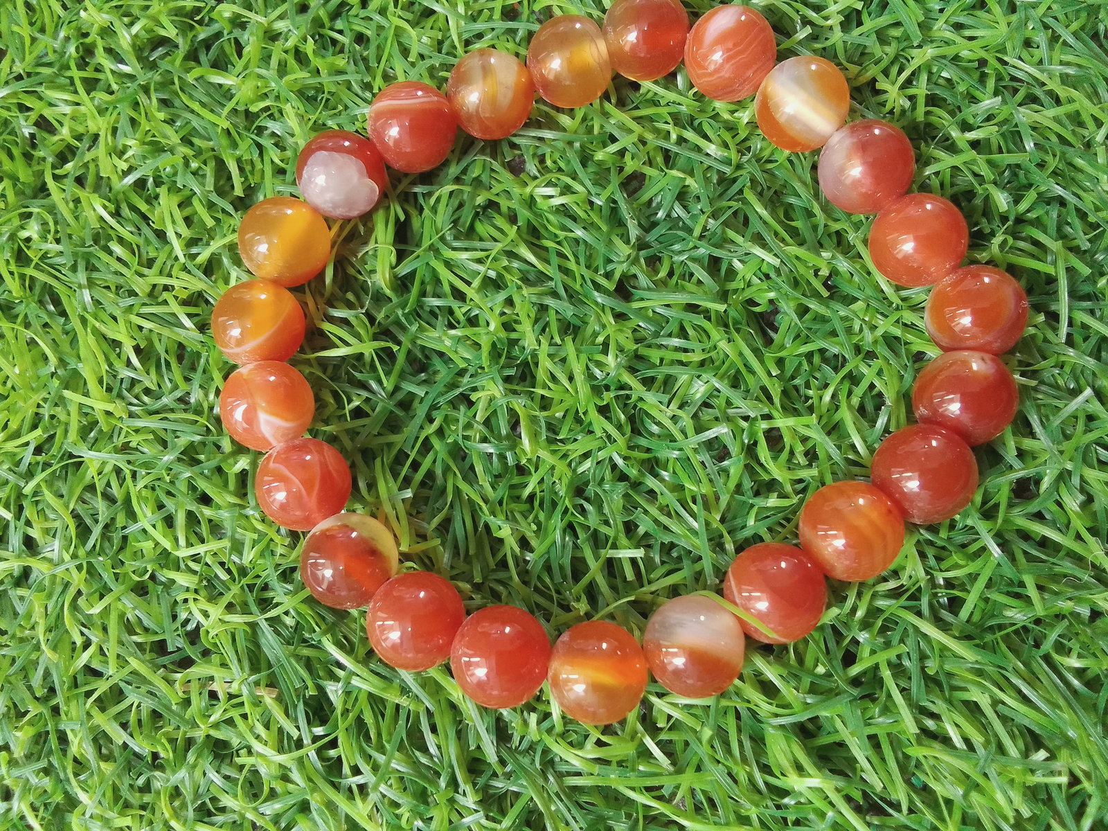 83.55 Carat Carnelian Healing Stretchable Bracelet: Title: 83.55 Carat Carnelian Healing Stretchable Bracelet Description: Bracelet Detail Design : Healing Stretchable Bracelet Stone Name : Carnelian Color : Red & White Jewelry Weight : Carat