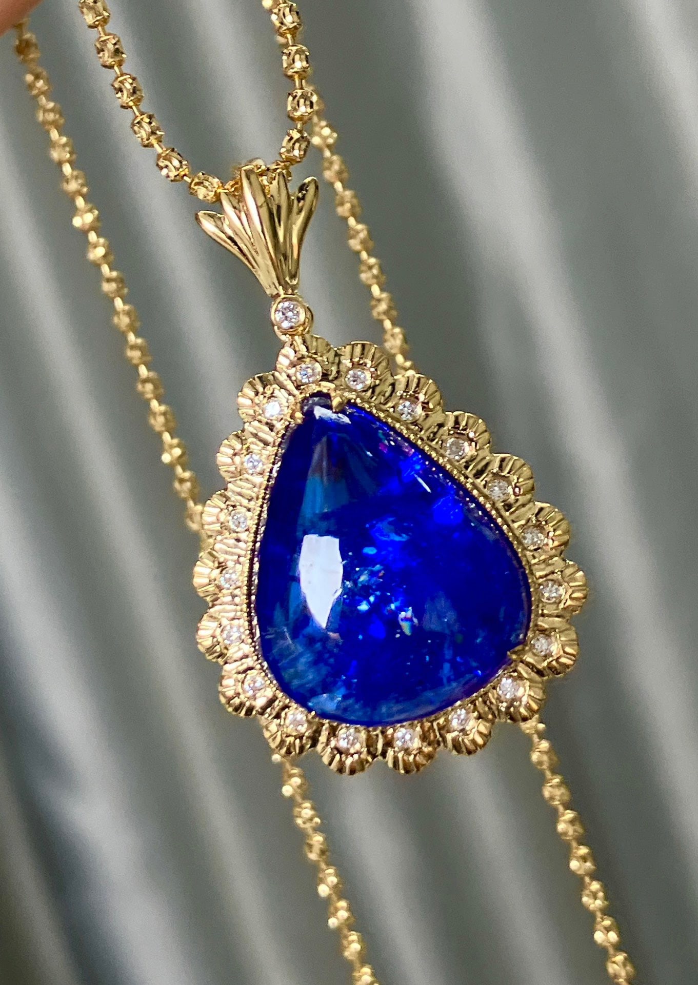 14K GOLD 18.24 CTW VIVID BLUE NATURAL TANZANITE & DIAMOND PENDANT: Title:14K GOLD 18.24 CTW VIVID BLUE NATURAL TANZANITE & DIAMOND PENDANT Description:Ref:230655095Gold Content:14K GoldMain Gemstone:TanzaniteNumber of stones:1Shape:PearCarat Weight:18.02ct