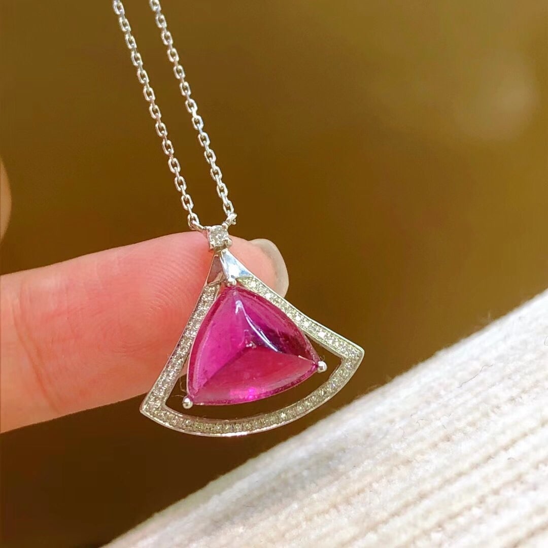 14K GOLD 4.52 CT NATURAL TOURMALINE & DIAMOND NECKLACE: Title:14K GOLD 4.52 CT NATURAL TOURMALINE & DIAMOND NECKLACE Description:Ref:230656492Gold Content:14K GoldMain Gemstone:TourmalineNumber of stones:1Shape:TriangleCarat Weight:4.52ct Color:RubelliteTr