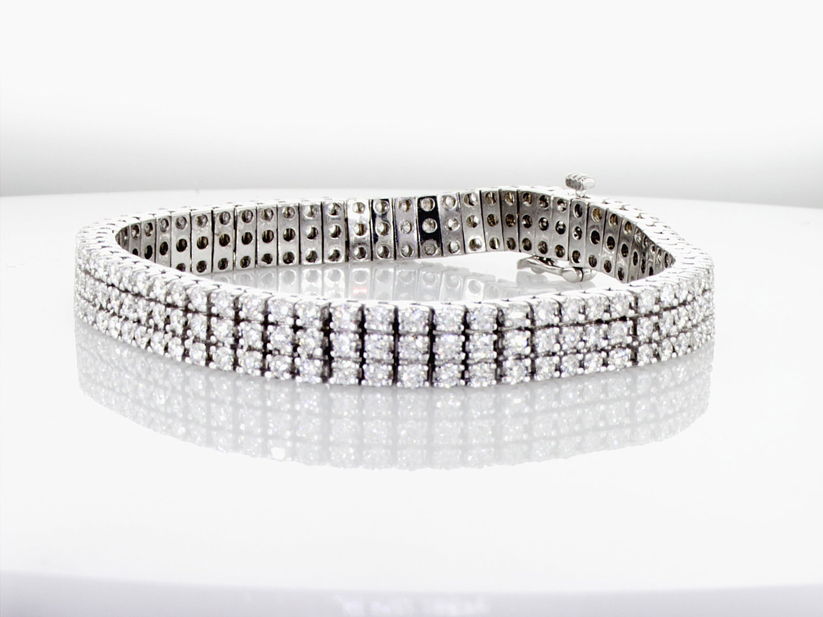5.66cttw Bracelet 14K White Gold 28.13 gr - 2