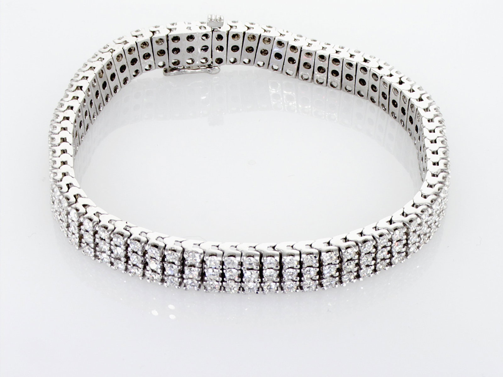 5.66cttw Bracelet 14K White Gold 28.13 gr - 5