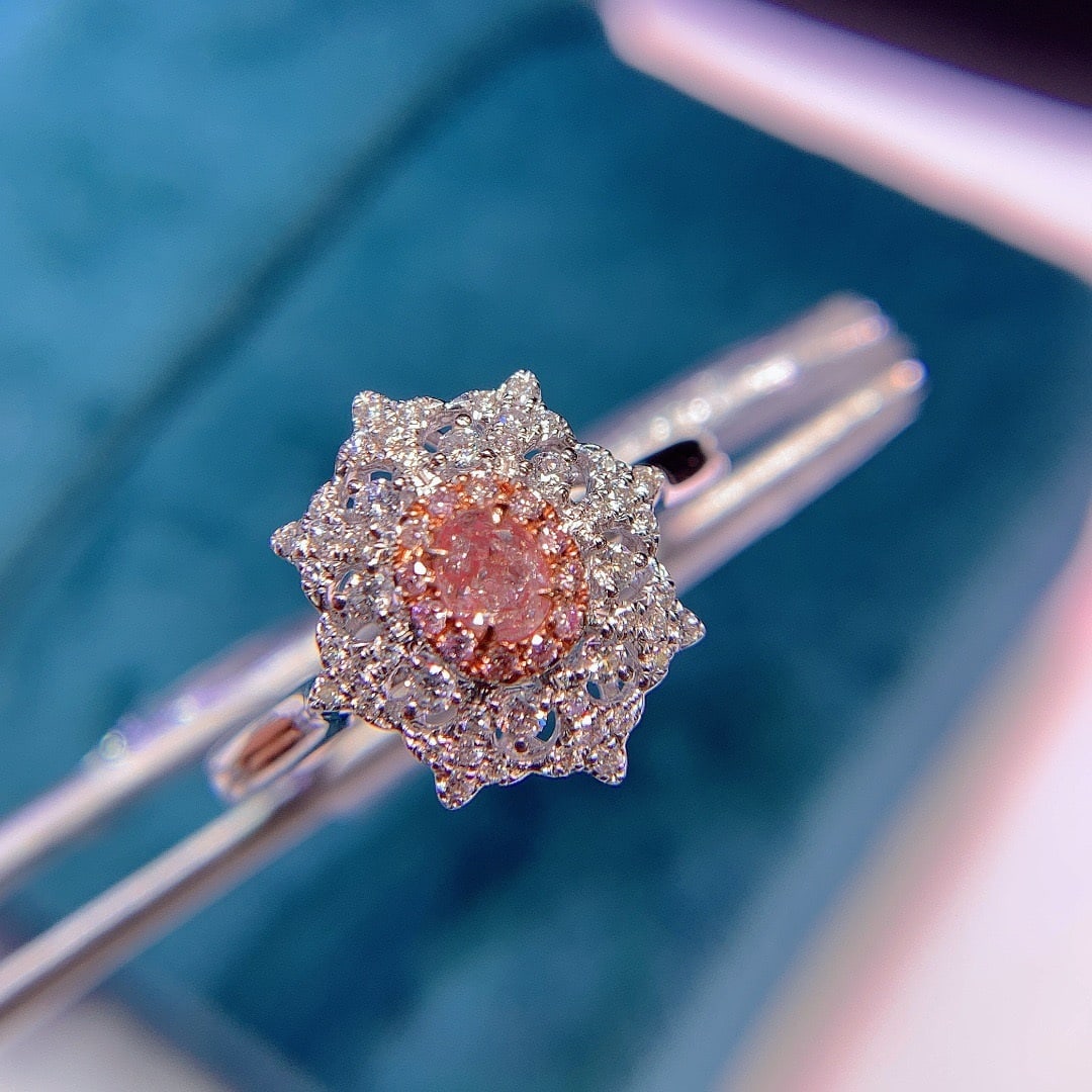 14K GOLD 0.37 CTW NATURAL PINK DIAMOND & DIAMOND RING: Title:14K GOLD 0.37 CTW NATURAL PINK DIAMOND & DIAMOND RING Description:Ref:230656484Gold Content:14K GoldRing Size:7.25USMain Gemstone:Pink DiamondNumber of stones:1Shape:OvalCarat Weight:0.15ct