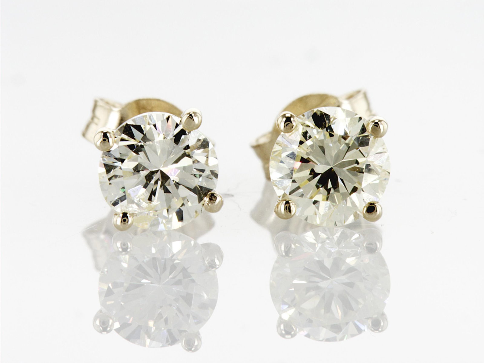 2.00cttw Natural Diamond Earrings 14K Yellow Gold 1.38 gr: Title:2.00cttw Natural Diamond Earrings 14K Yellow Gold 1.38 gr Description: Reserve: $2,900.00 Shipping: Domestic: Shipping rates are determined by destination International: Foreign shipping rates a