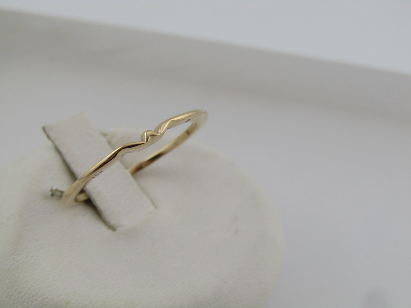 Vintage 10kt Stackable Gold Ring, Sz. 7. Short Curved Center, 1980's-1990's - 2