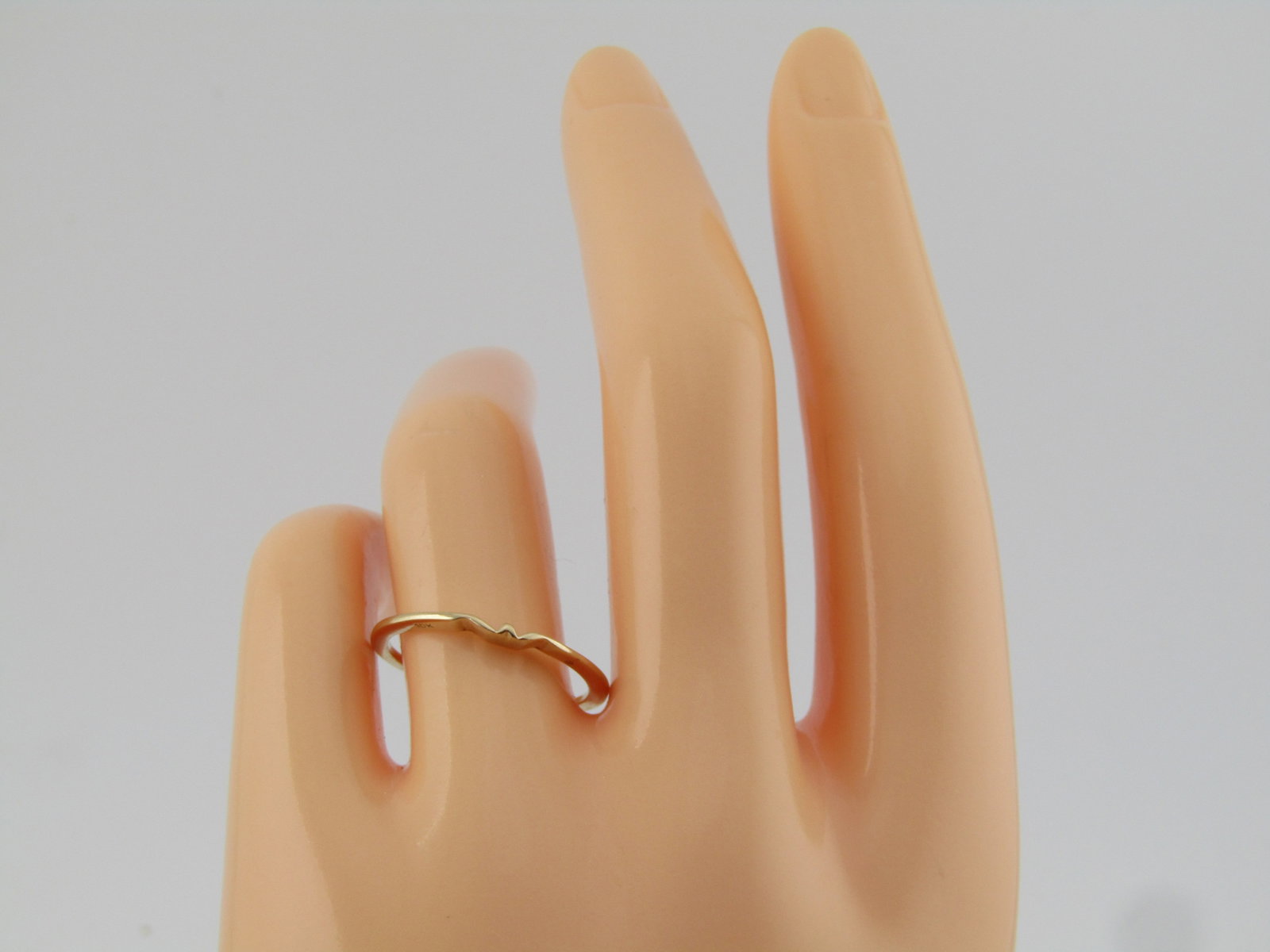 Vintage 10kt Stackable Gold Ring, Sz. 7. Short Curved Center, 1980's-1990's - 6