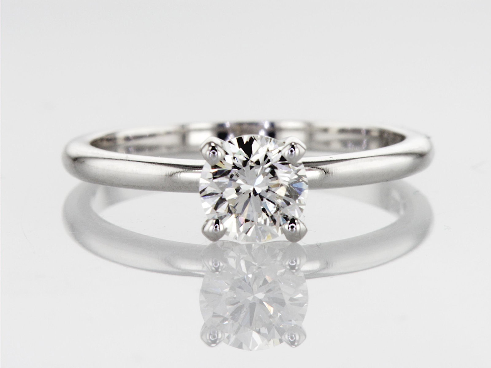 0.90cttw Natural Diamond Ring 14K White Gold 2.43 gr: Title:0.90cttw Natural Diamond Ring 14K White Gold 2.43 gr Description: Reserve: $2,400.00 Shipping: Domestic: Shipping rates are determined by destination International: Foreign shipping rates are de