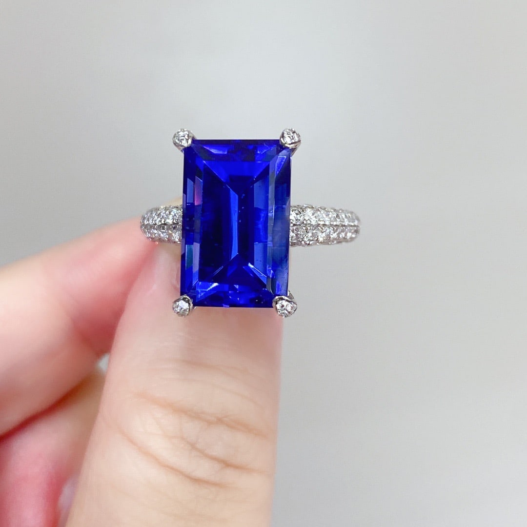 14K GOLD 9.47 CTW VIVID BLUE NATURAL TANZANITE & DIAMOND RING: Title:14K GOLD 9.47 CTW VIVID BLUE NATURAL TANZANITE & DIAMOND RING Description:Ref:230655173Gold Content:14K GoldRing Size:7.25USMain Gemstone:TanzaniteNumber of stones:1Shape:OctagonalCarat