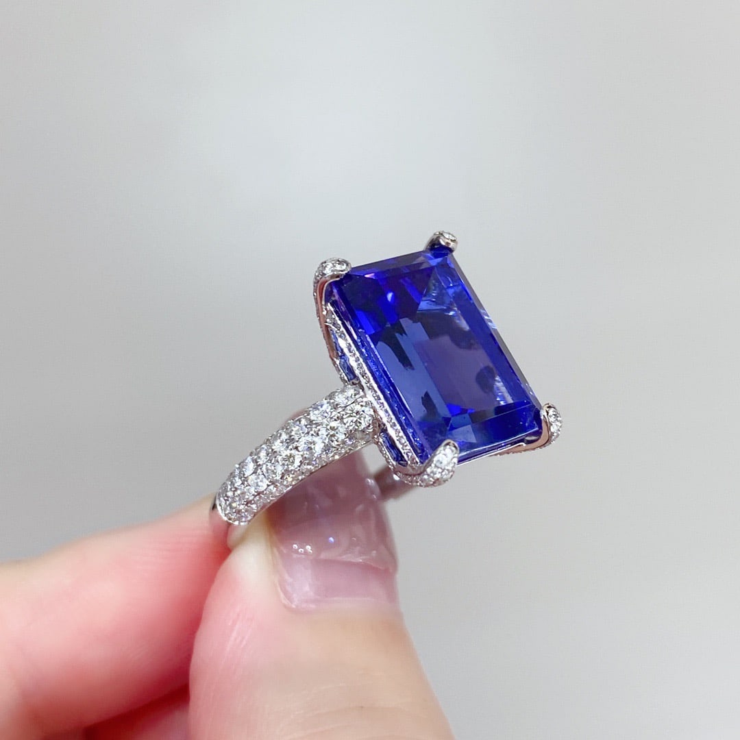 14K GOLD 9.47 CTW VIVID BLUE NATURAL TANZANITE & DIAMOND RING - 3