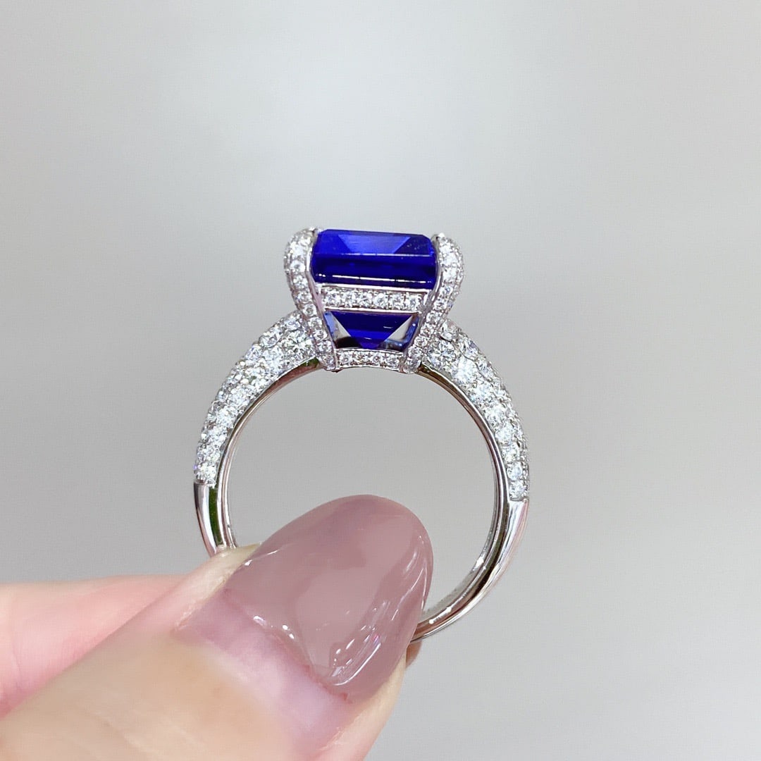 14K GOLD 9.47 CTW VIVID BLUE NATURAL TANZANITE & DIAMOND RING - 6