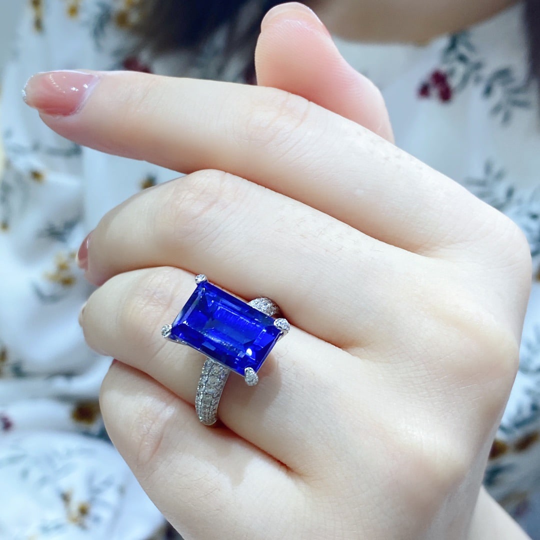 14K GOLD 9.47 CTW VIVID BLUE NATURAL TANZANITE & DIAMOND RING - 7
