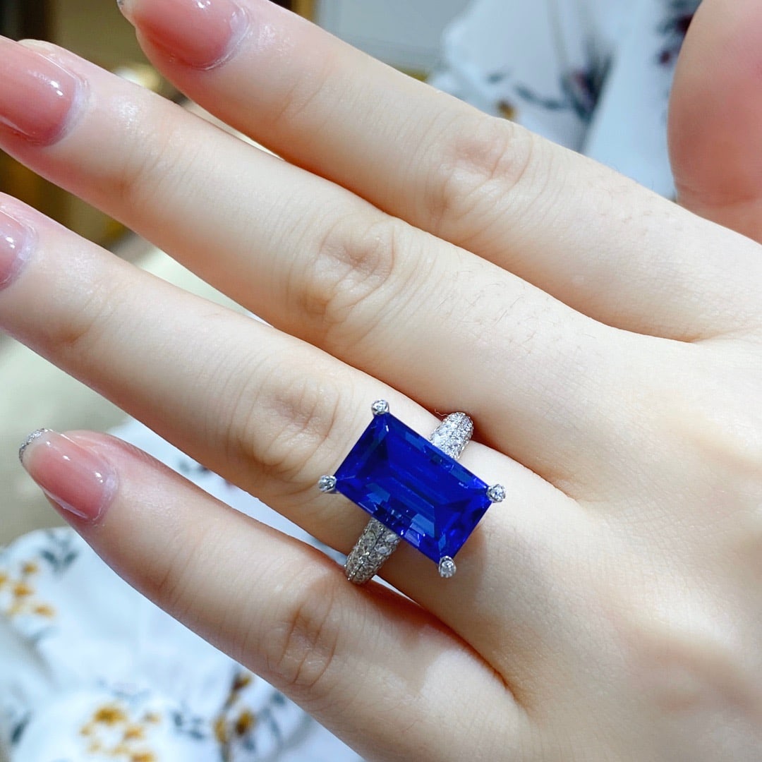 14K GOLD 9.47 CTW VIVID BLUE NATURAL TANZANITE & DIAMOND RING - 8