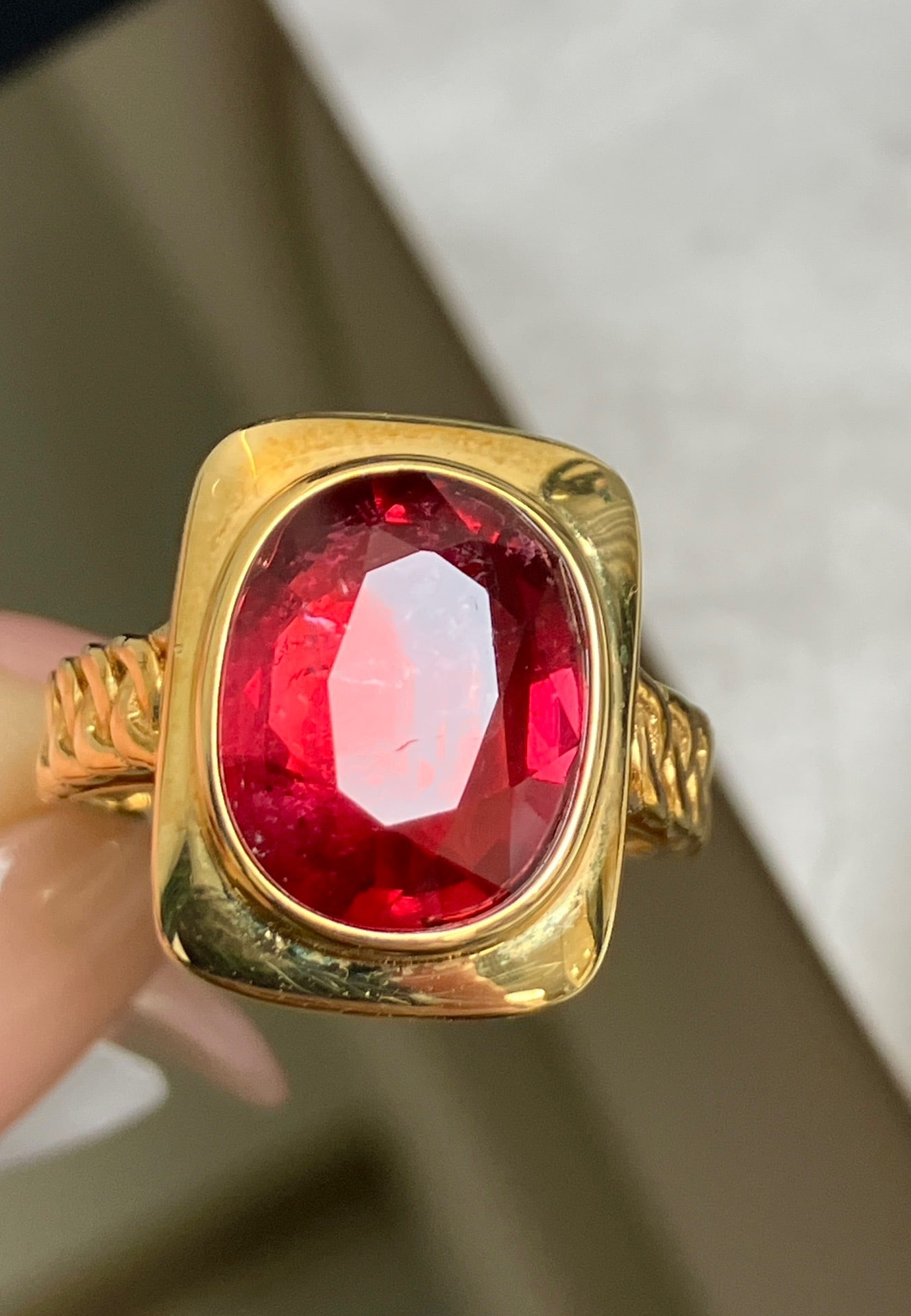 14K GOLD 3.97 CT VIVID RED NATURAL TOURMALINE RING: Title:14K GOLD 3.97 CT VIVID RED NATURAL TOURMALINE RING Description:Ref:230655094Gold Content:14K GoldRing Size:7.25USMain Gemstone:TourmalineNumber of stones:1Shape:OvalCarat Weight:3.97ct
