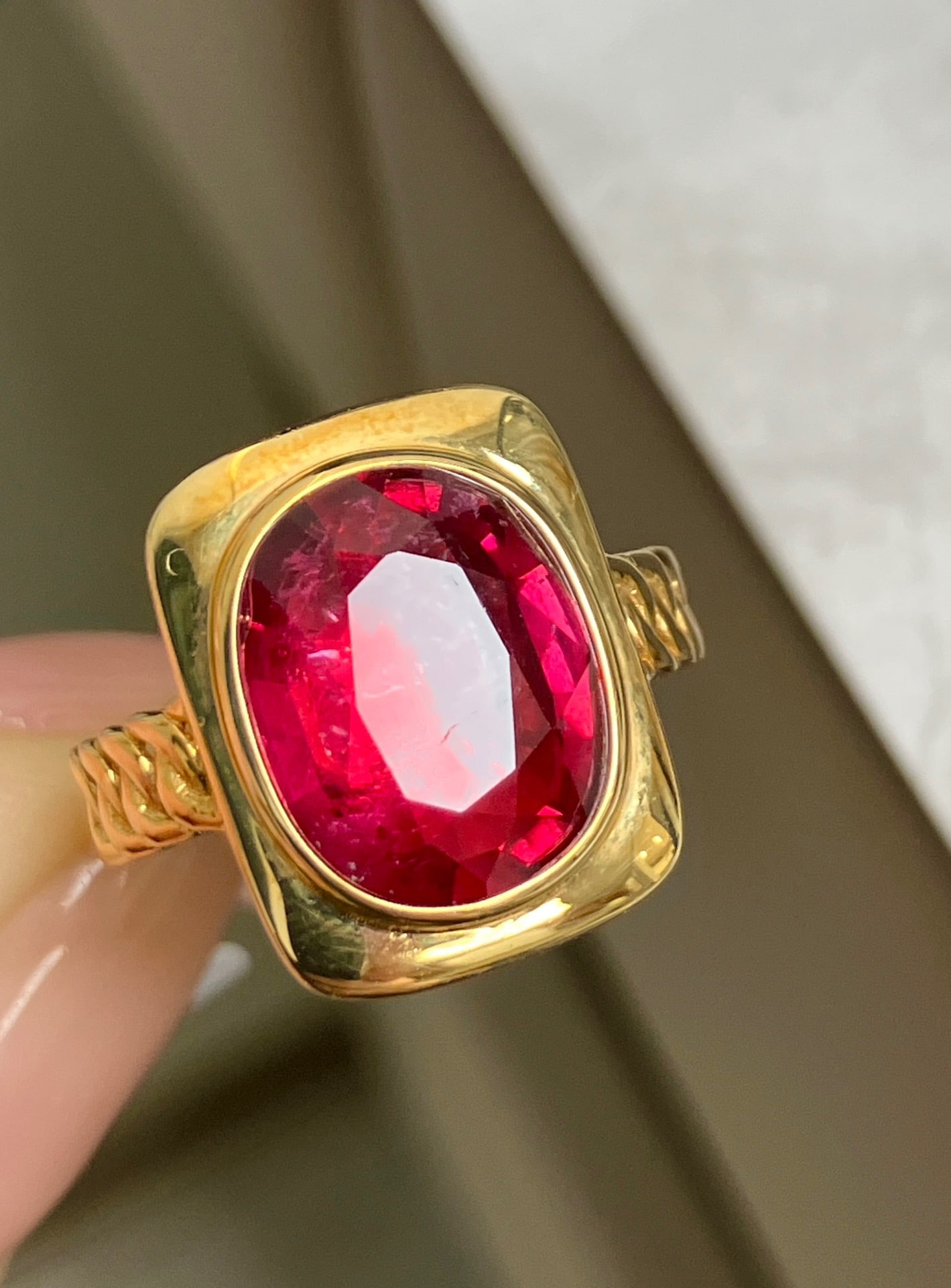14K GOLD 3.97 CT VIVID RED NATURAL TOURMALINE RING - 3