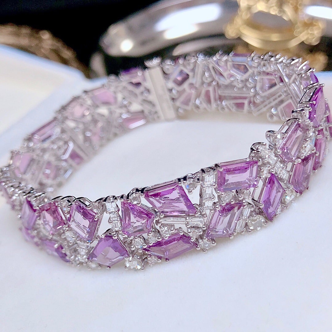 14K GOLD 23.62 CTW NATURAL SAPPHIRE & DIAMOND BRACELET: Title:14K GOLD 23.62 CTW NATURAL SAPPHIRE & DIAMOND BRACELET Description:Ref:230655098Gold Content:14K GoldMain Gemstone:SapphireShape:MultiplyCarat Weight:19.14ct Color:PinkTreatment:NaturalCut