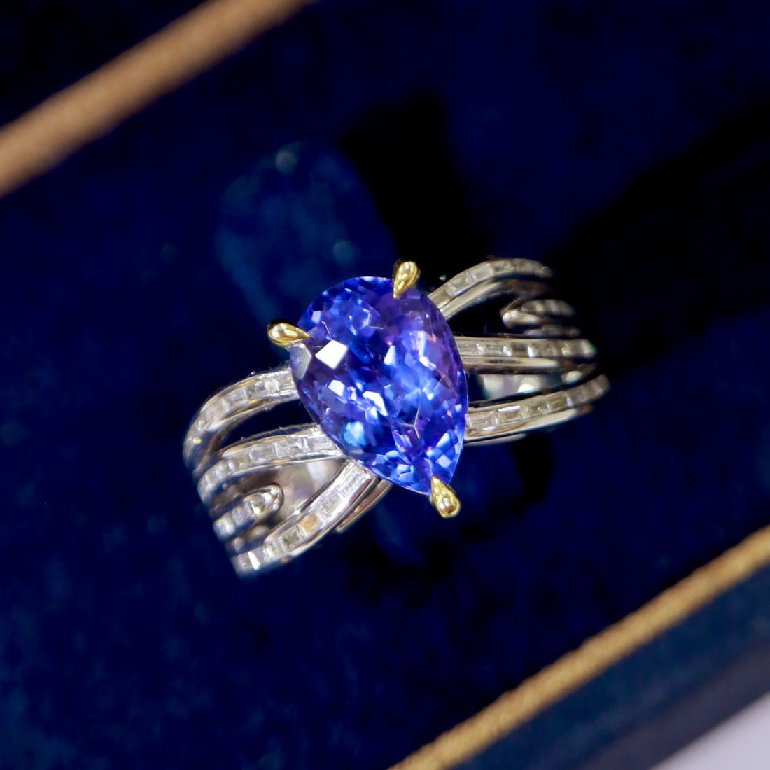 14K GOLD 3.03 CTW VIVID BLUE NATURAL TANZANITE & DIAMOND RING: Title:14K GOLD 3.03 CTW VIVID BLUE NATURAL TANZANITE & DIAMOND RING Description:Ref:230655186Gold Content:14K GoldRing Size:7.25USMain Gemstone:TanzaniteNumber of stones:1Shape:PearCarat Weight:2.6ct