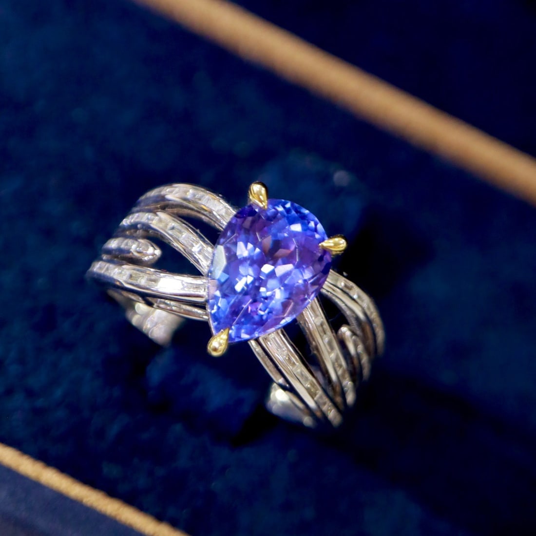 14K GOLD 3.03 CTW VIVID BLUE NATURAL TANZANITE & DIAMOND RING - 5