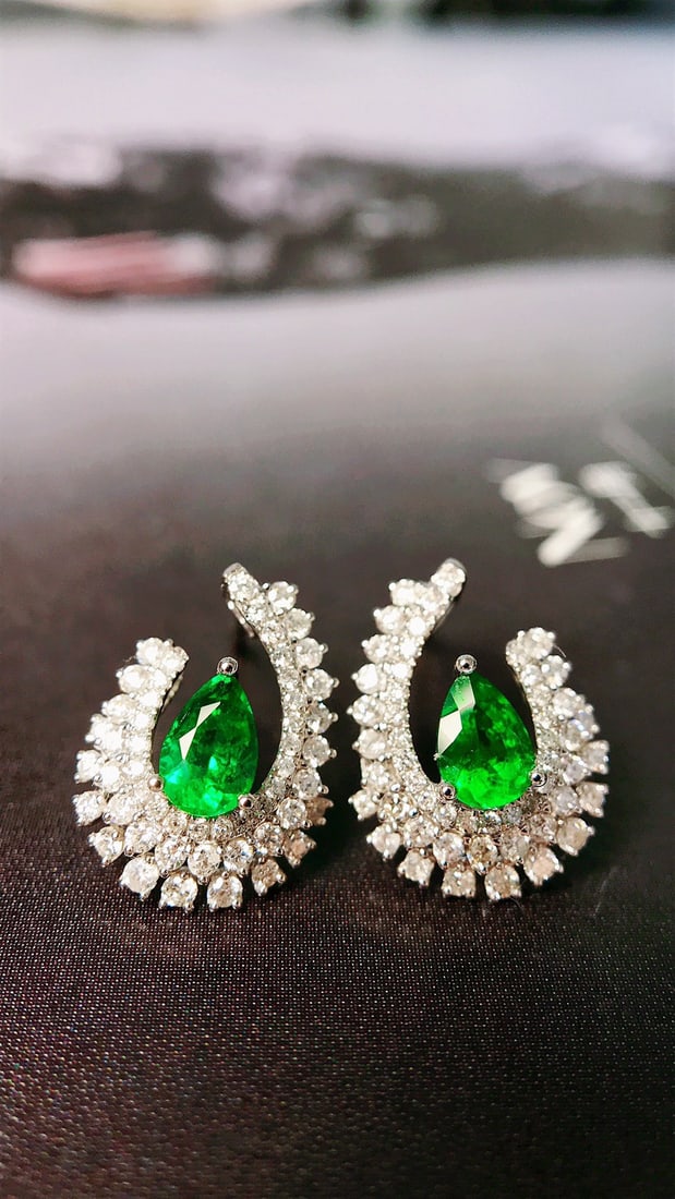 14K GOLD 1.24 CTW VIVID GREEN NATURAL EMERALD & DIAMOND EARRINGS (1 of 5)
