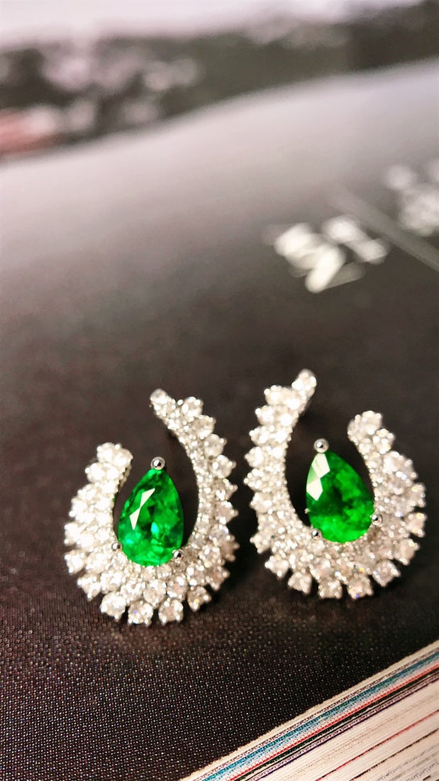 14K GOLD 1.24 CTW VIVID GREEN NATURAL EMERALD & DIAMOND EARRINGS - 2