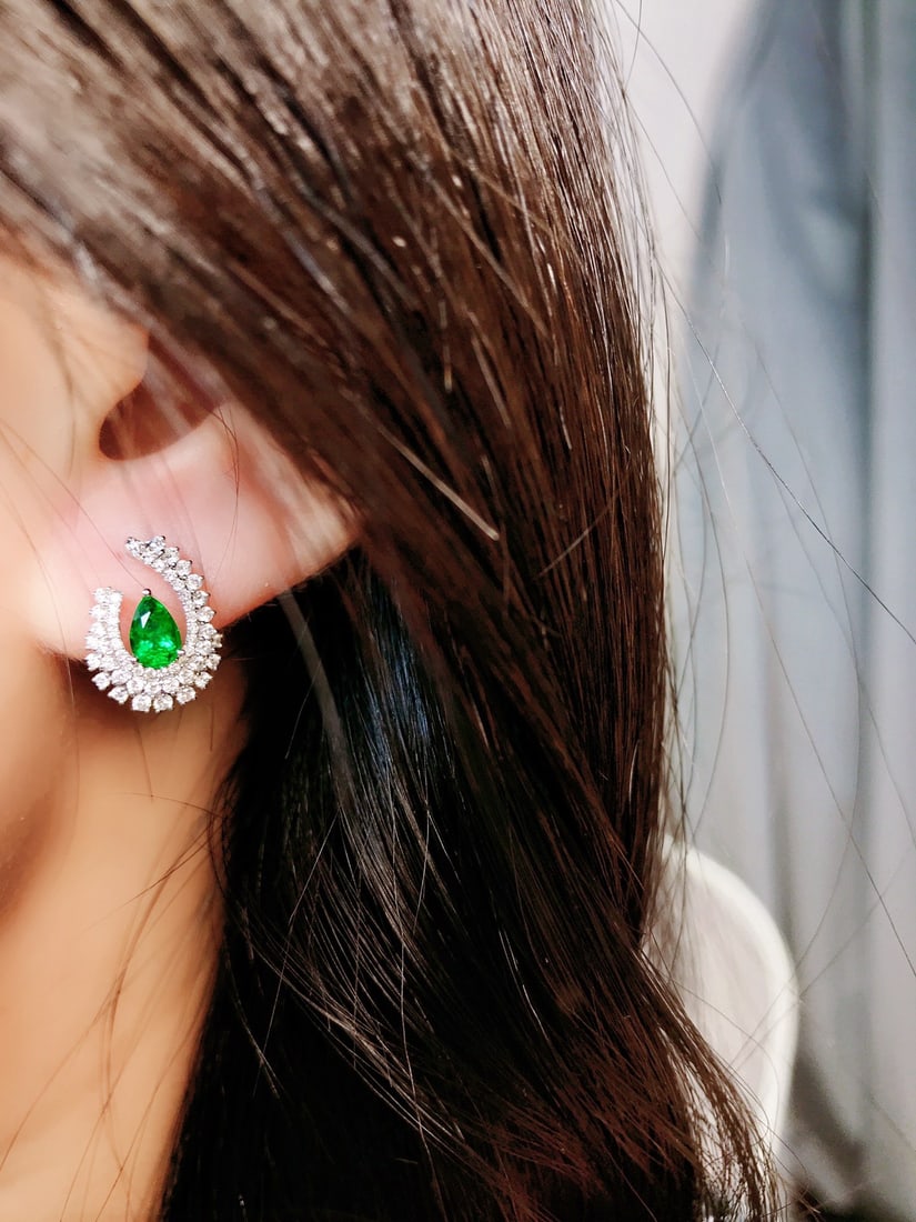 14K GOLD 1.24 CTW VIVID GREEN NATURAL EMERALD & DIAMOND EARRINGS - 3