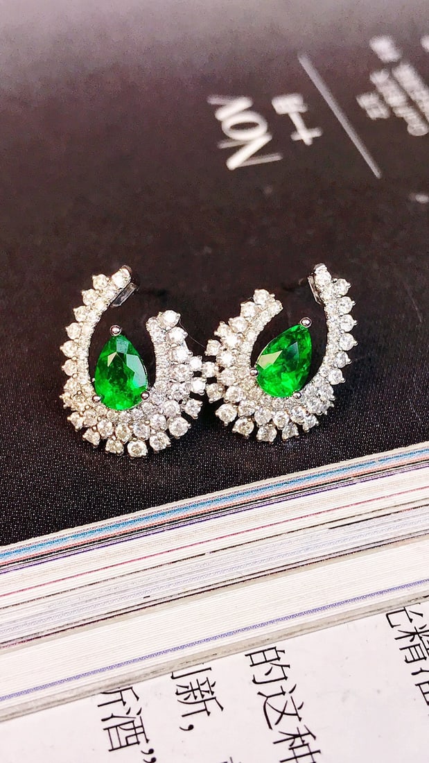 14K GOLD 1.24 CTW VIVID GREEN NATURAL EMERALD & DIAMOND EARRINGS - 4