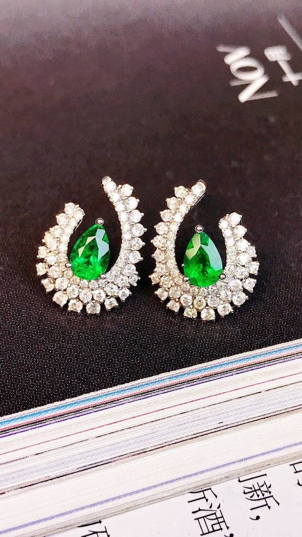 14K GOLD 1.24 CTW VIVID GREEN NATURAL EMERALD & DIAMOND EARRINGS - 5