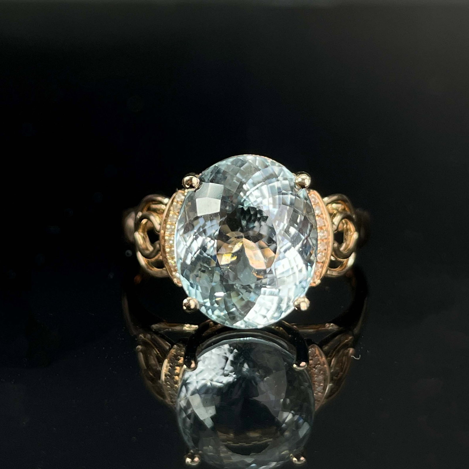 14K GOLD 6.72 CT NATURAL AQUAMARINE & DIAMOND RING: Title:14K GOLD 6.72 CT NATURAL AQUAMARINE & DIAMOND RING Description:Ref:230655319Gold Content:14K GoldRing Size:7.25USMain Gemstone:AquamarineNumber of stones:1Shape:OvalCarat Weight:6.72ct Color:Blu