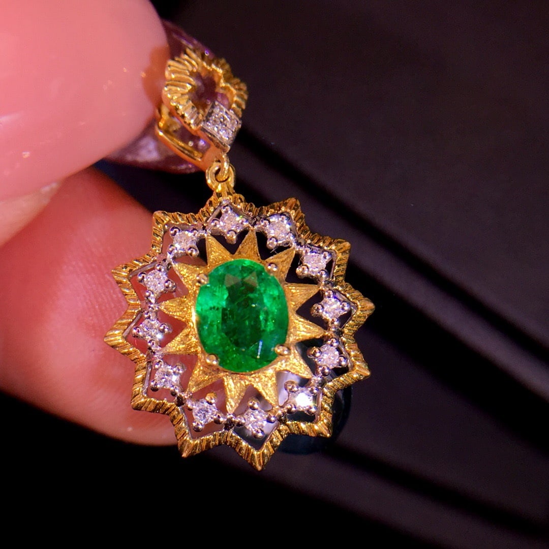 14K GOLD 0.8 CT VIVID GREEN NATURAL EMERALD & DIAMOND PENDANT - 2