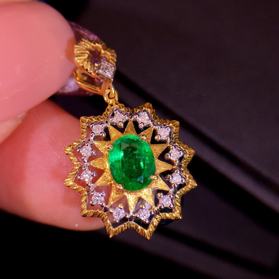 14K GOLD 0.8 CT VIVID GREEN NATURAL EMERALD & DIAMOND PENDANT - 3