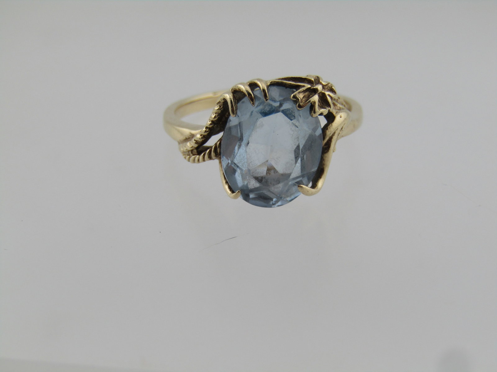 Vintage 10kt Blue Topaz Floral Accent Ring, Sz. 7, signed, 1960's-1970's: Title:Vintage 10kt Blue Topaz Floral Accent Ring, Sz. 7, signed, 1960's-1970's Description:Vintage 10kt Blue Topaz Floral Accent Ring, Sz. 7, signed, 1960's-1970's. The blue topaz is oval and appx. 11