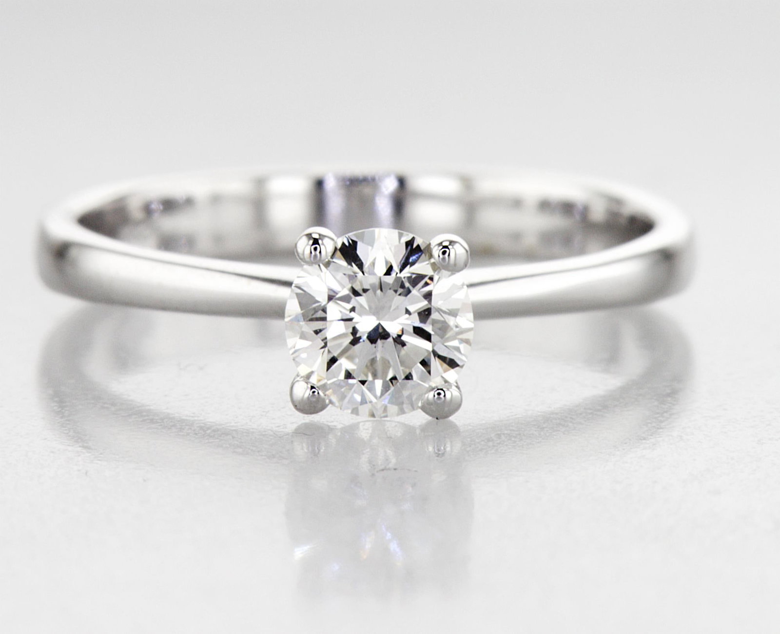 0.70cttw Natural Diamond Ring 14k White Gold 2.54 gr: Title:0.70cttw Natural Diamond Ring 14k White Gold 2.54 gr Description: Reserve: $1,800.00 Shipping: Domestic: Shipping rates are determined by destination International: Foreign shipping rates are