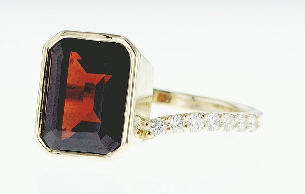 4.72cttw Natural Garnet & Natural Diamond Ring 14K Yellow Gold 4.20 gr - 2