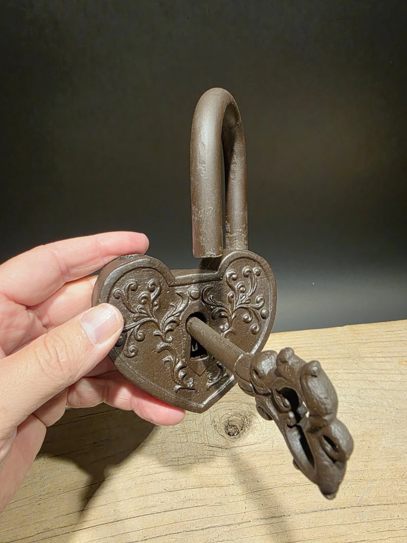 Cast Iron Heart Bridge Padlock Lock & Key - 4