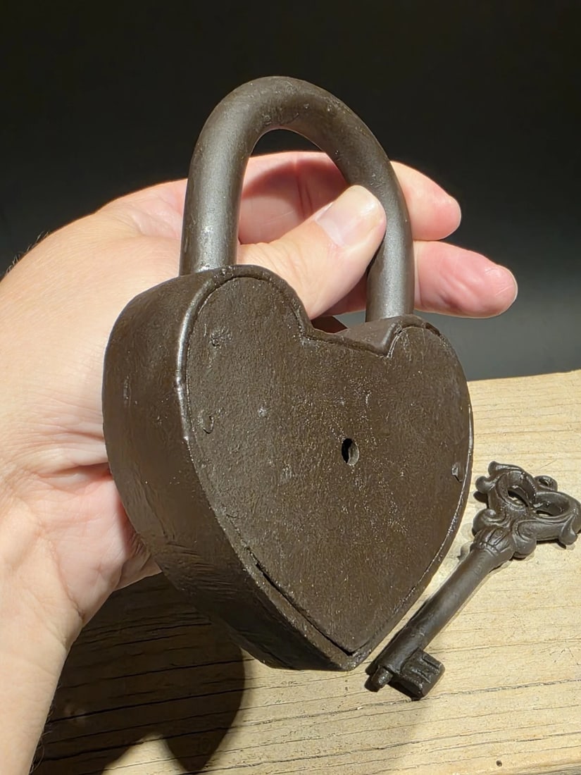 Cast Iron Heart Bridge Padlock Lock & Key - 6