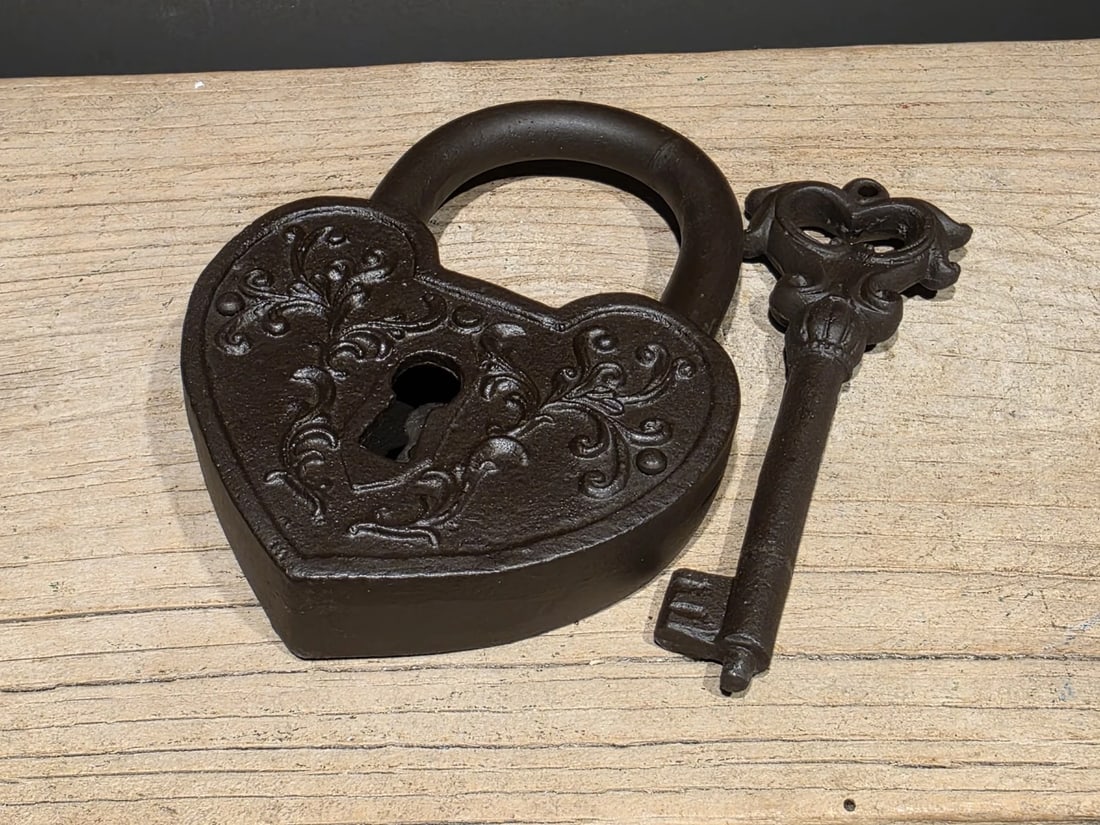 Cast Iron Heart Bridge Padlock Lock & Key - 9