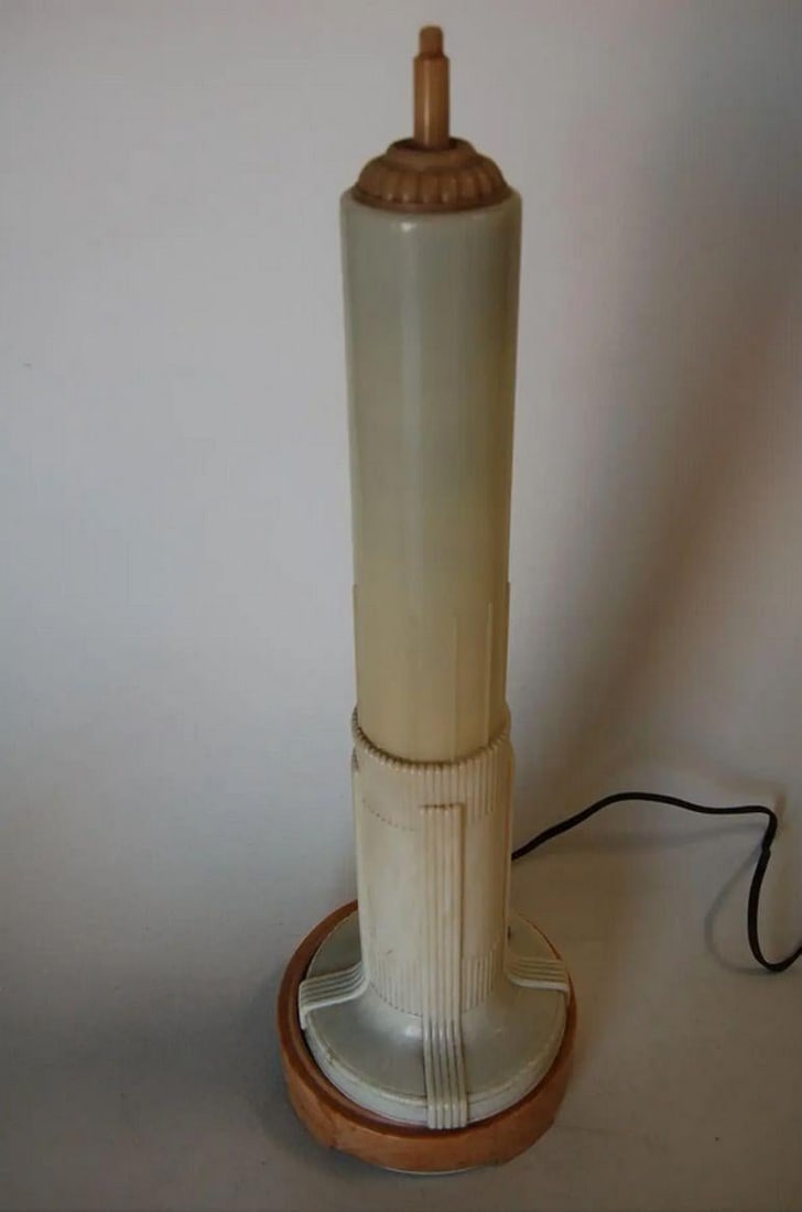 Streamline Art Deco Celluloid Empire State Building Shaped Florescent Table Lamp - 4