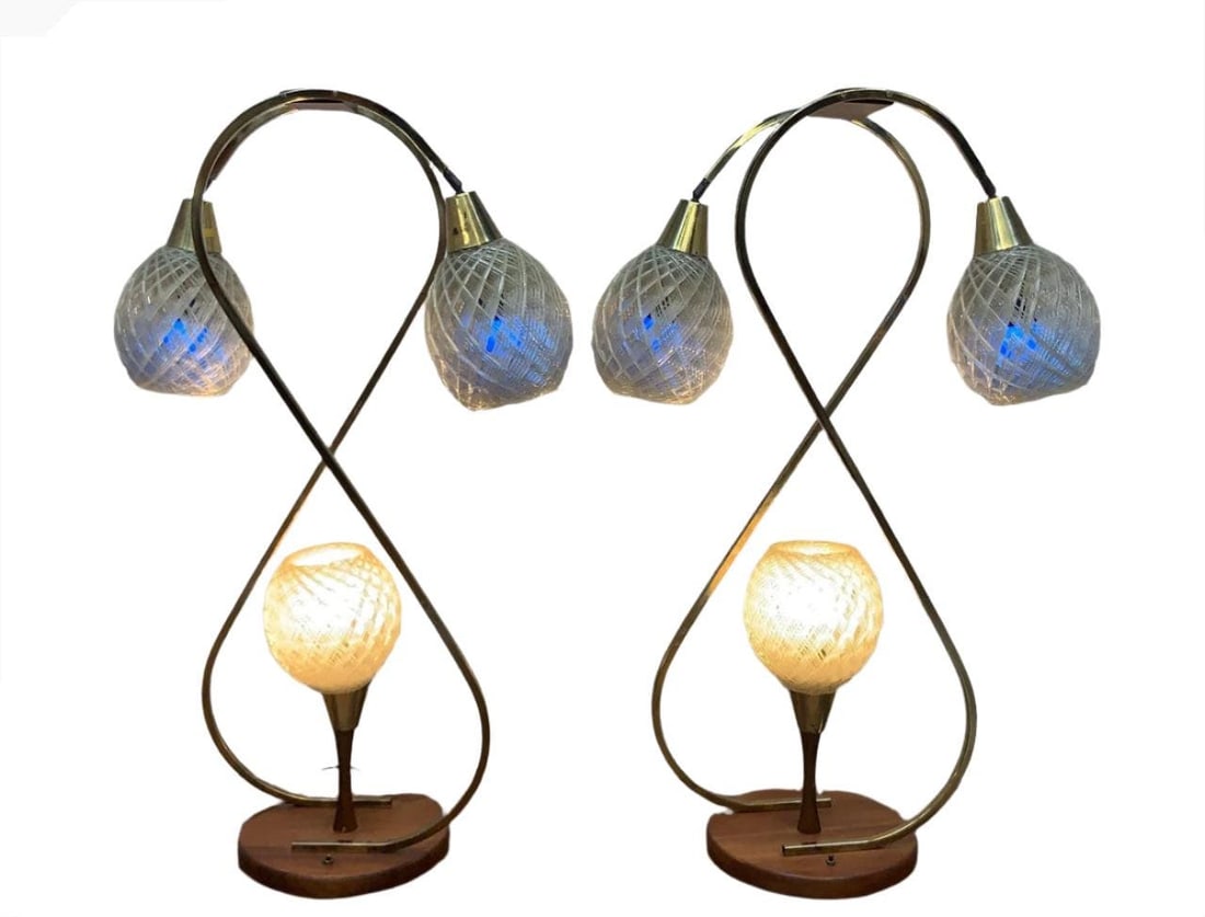 MCM Space Age Atomic Lucite Spaghetti Globe Lamp - Pair: Mid Century Modern Space Age Atomic Lucite Spaghetti Globe Table Lamp - PairSuper cool pair of mid century modern space age atomic table lamps each with three lucite spaghetti shades. The shades are c