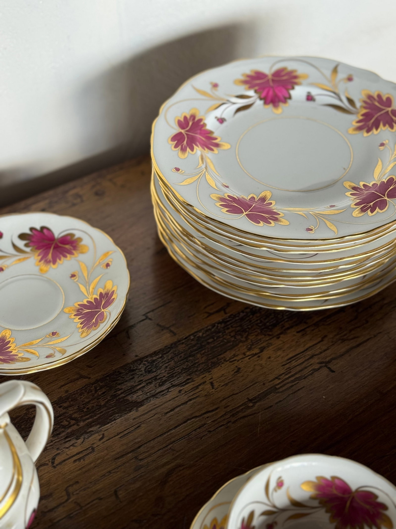 An English Grosvenor China "Culross" Part Dinner and Tea Service - 4