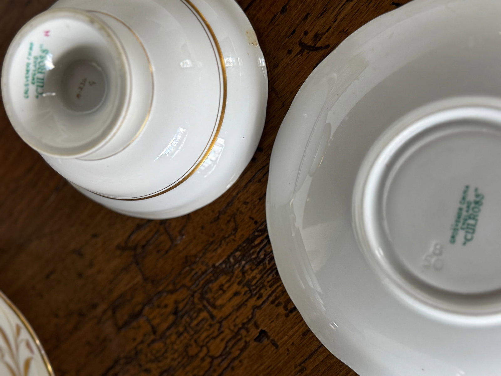 An English Grosvenor China "Culross" Part Dinner and Tea Service - 6