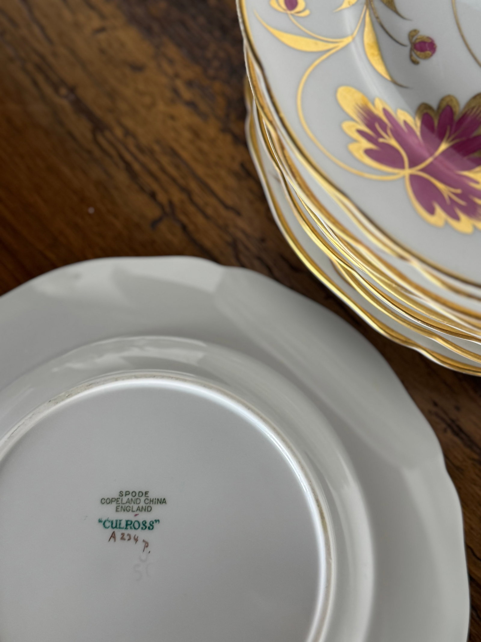 An English Grosvenor China "Culross" Part Dinner and Tea Service - 7