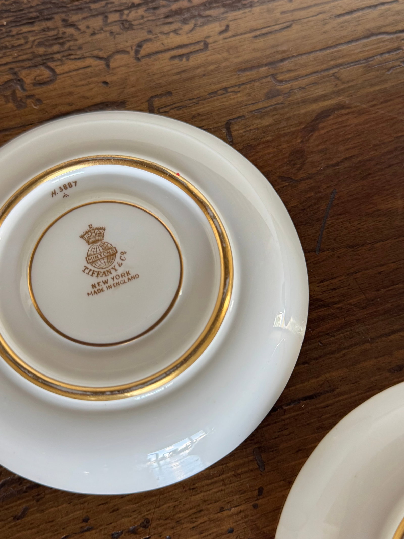 Set of Four Tiffany & Co. Gilt and Red Porcelain Demitasse Cups and Saucers by Aynsley - 7