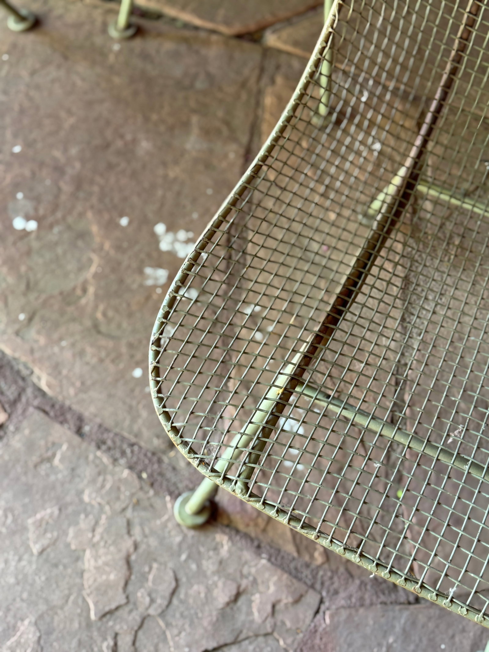 Set of Four Mid-Century Modern Iron Woodard Sculptura Mesh Patio Chairs - 3